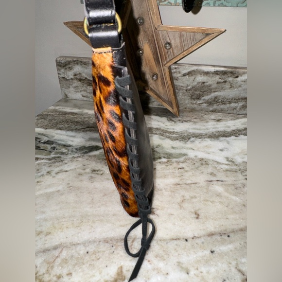 CONVALORE Leopard Everyday Crossbody Bag - Picture 11 of 15